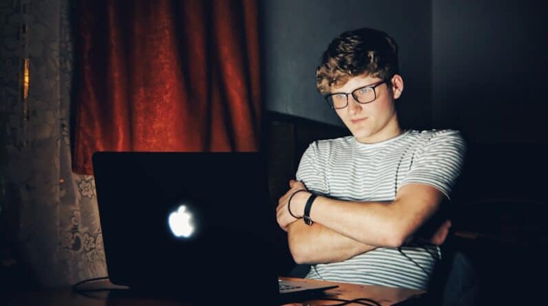 Photo "Legit Ways to Make Money Online As a Teenager"